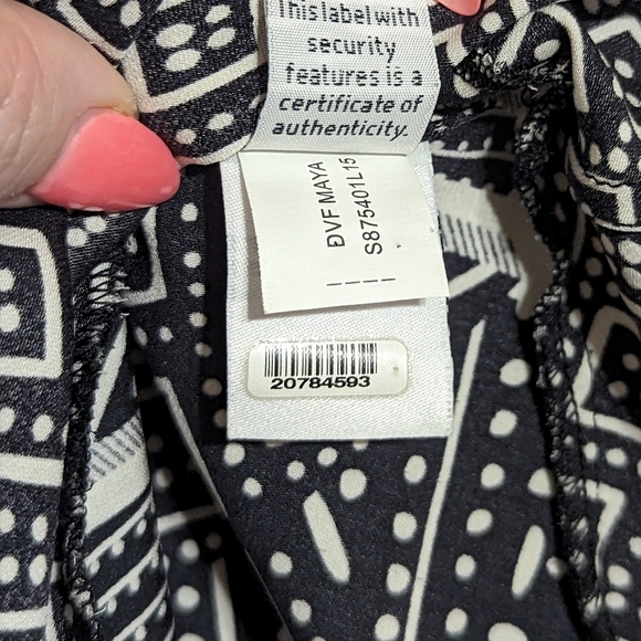 Diane von Furstenberg 'Maya' Print Stretch Silk Black and White Top - Picture 11 of 12